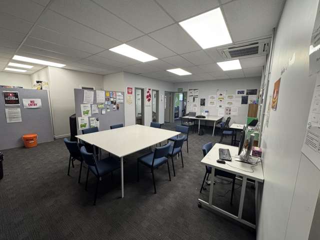 Office/405-407 King Street North Hastings_2