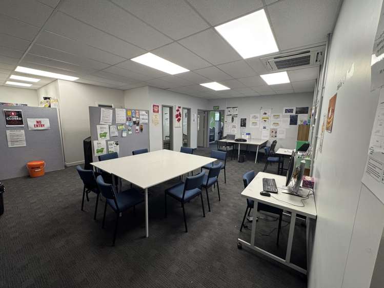 Office/405-407 King Street North Hastings_2
