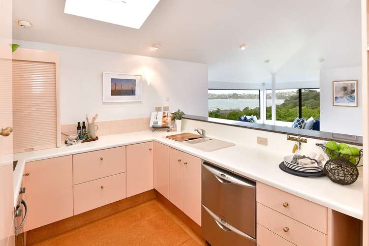 2/3 Beach Road Stanmore Bay_9