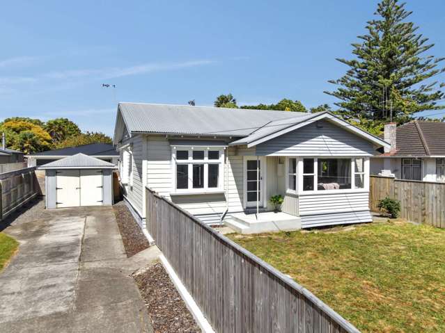 Stylish and Inviting Home on Harris Street!