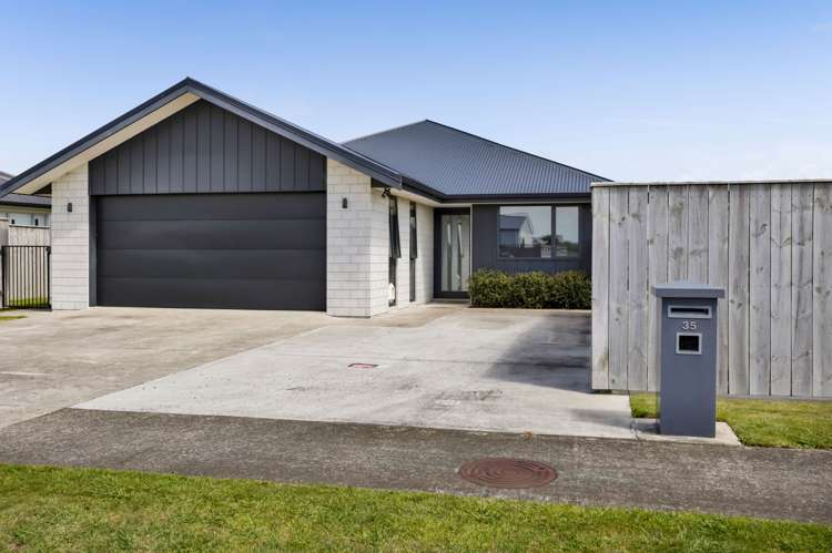 35 County Drive Hawera_5