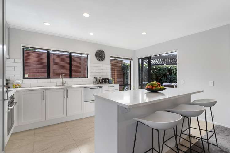 2/39 Oliver Street Point Chevalier_5