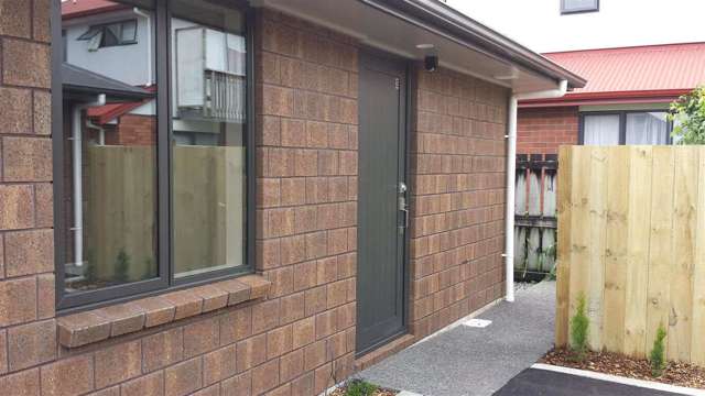 3/173 Knighton Road Hillcrest_1