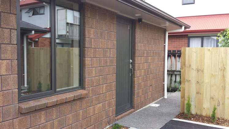 3/173 Knighton Road Hillcrest_1