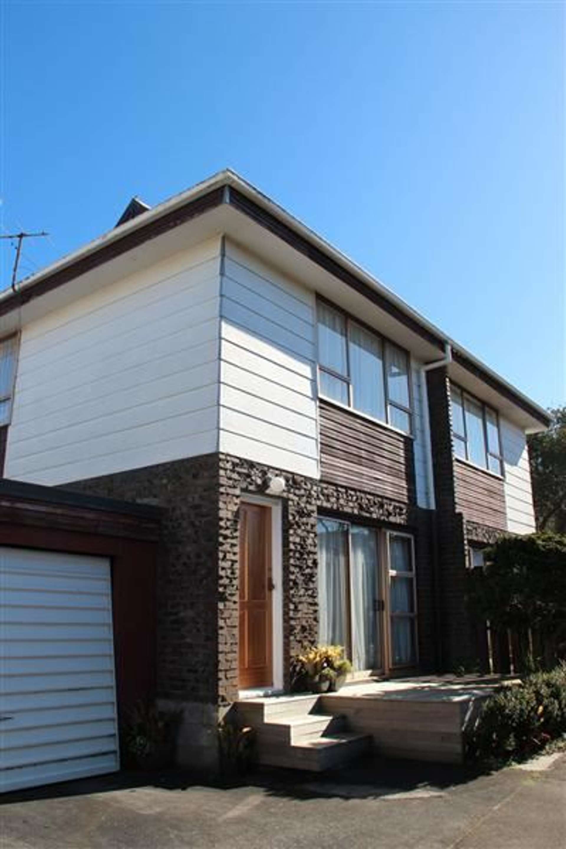 2/112 Owairaka Avenue Mount Albert Auckland City Houses for Sale