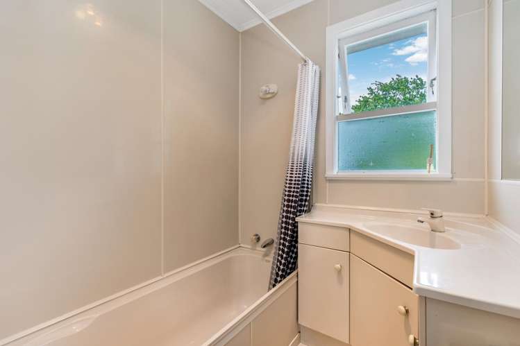 12 Finlow Drive Te Atatu South_7