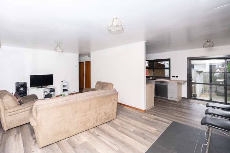 1 Southsea Crescent Silverdale_6