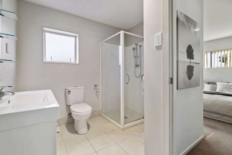 15 Bordeaux Parade Te Atatu South_10