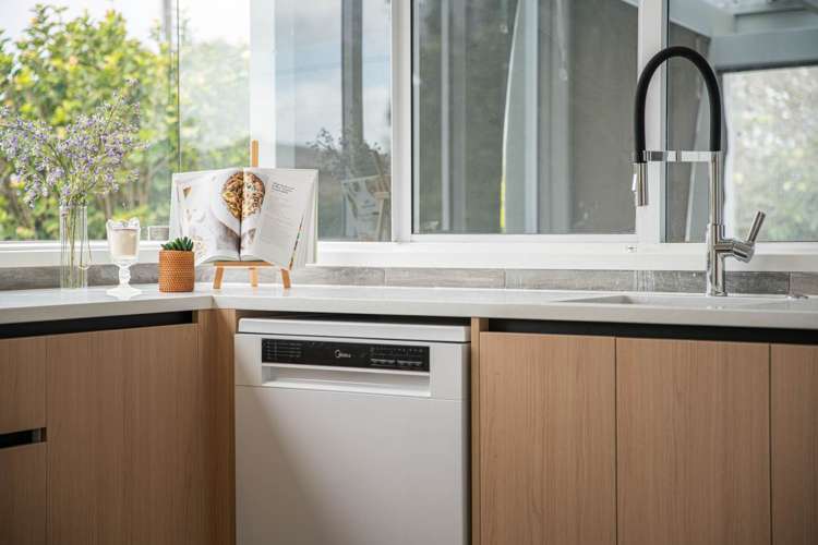 19 Edgerton Road Te Atatu Peninsula_11