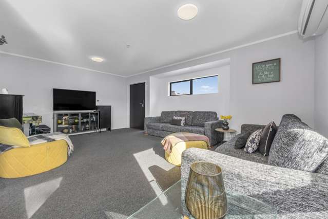 2/10 Pinewood Grove Botany Downs_2