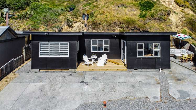 1093 Makara Road Makara Beach_17