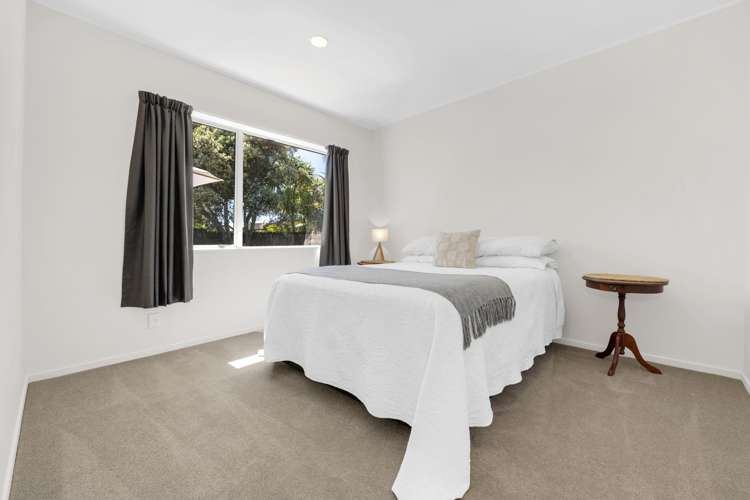 2/248 Botany Road Botany Downs_12