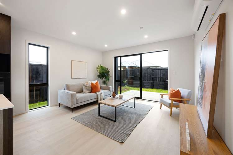 17 Auburn Green Peacocke_7