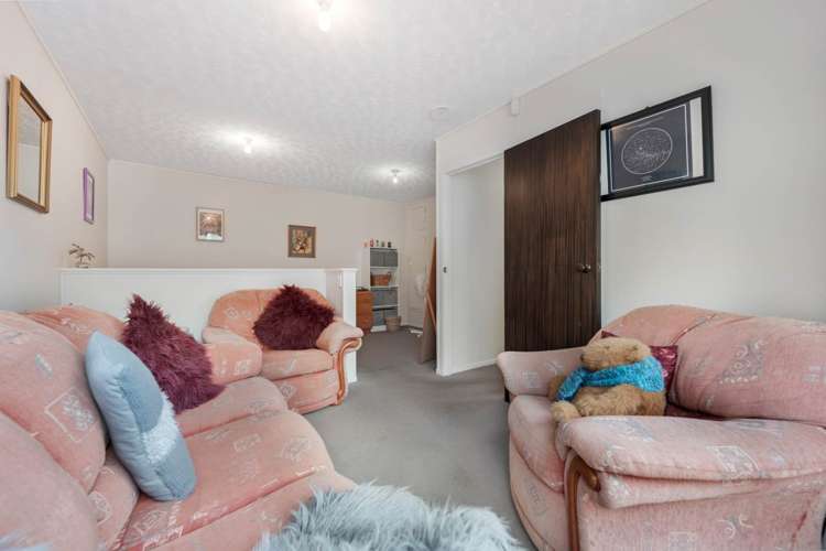 4 Photinia Place Botany Downs_14