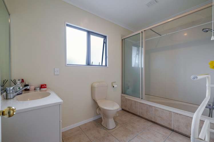 120 Pacific Drive Fitzherbert_19