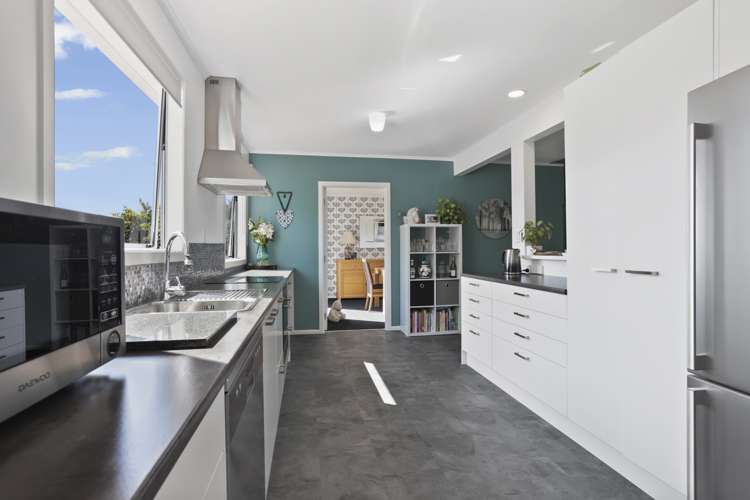 12 Rauhuia Crescent Parau_10