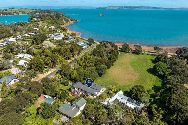 Waiheke waterfront wonderland