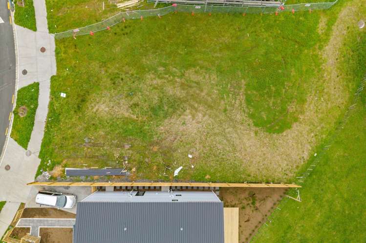 27&29 Waipaheke Crescent_4