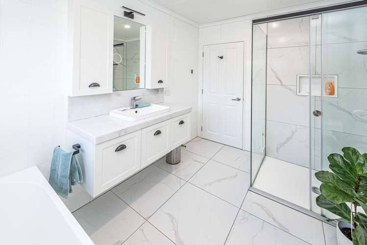 1 Perrett Drive Otamatea_16