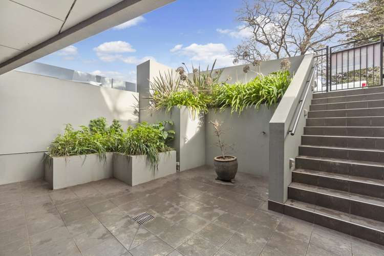 3/21 Ruakiwi Road Hamilton Lake_18