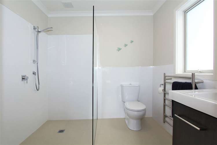 14 Paparoa Crescent Aotea_18