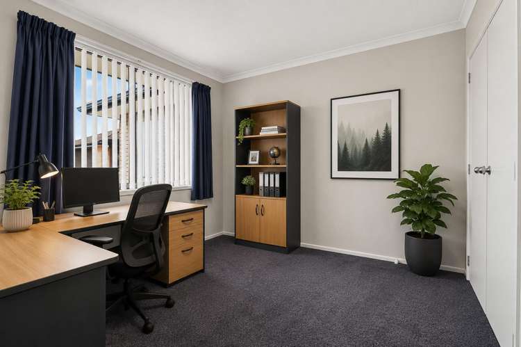 7 Kingroyal Lane Hamilton East_16