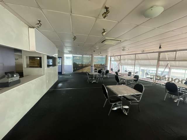 Upper/71-81 Cuba St Te Aro_3