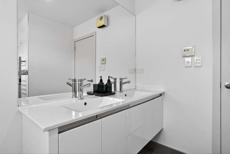 6 Giarni Place Karaka_39