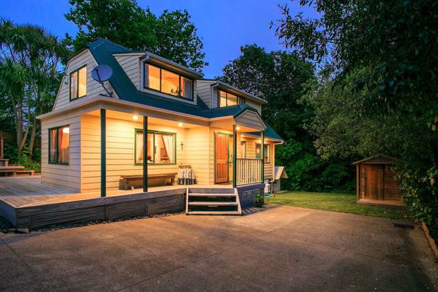 Modern Coastal Living: Spacious Family Home