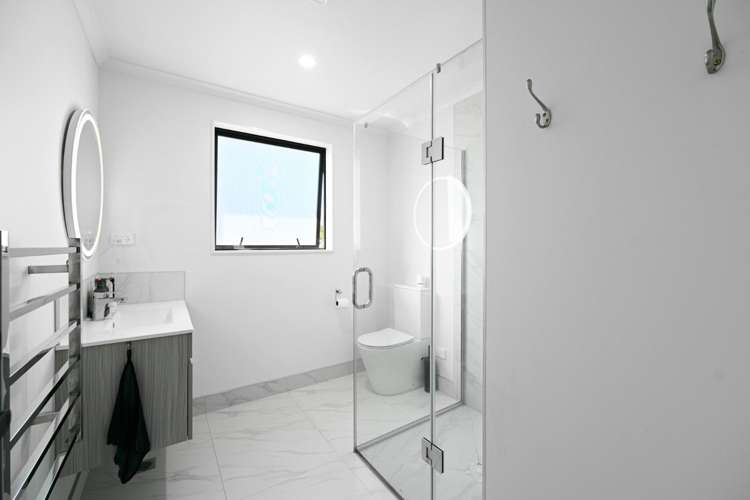 2/2 Radiata Street 1062_9