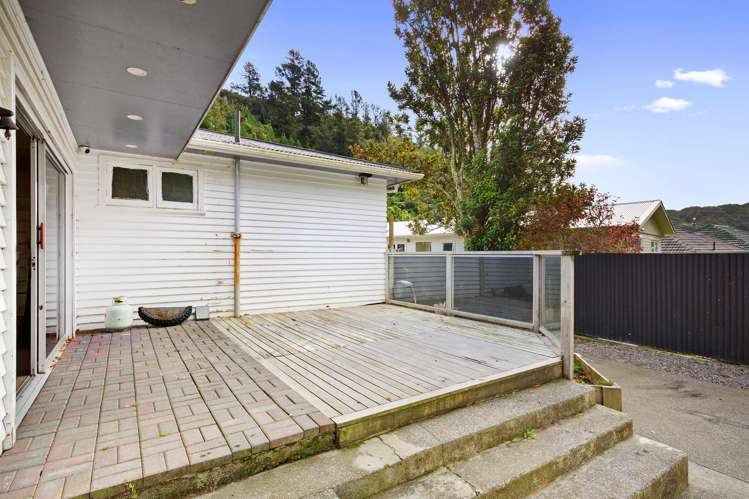 63 Sunny Grove Wainuiomata_13