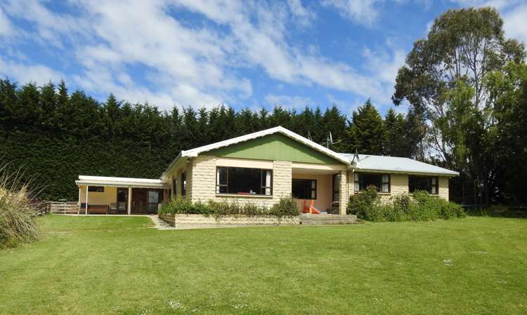 162 Longridge Village Road Gore Surrounds_13