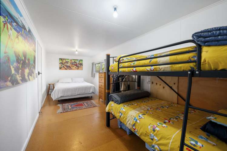 19 Te Heuheu Parade Lake Taupo (East)_18