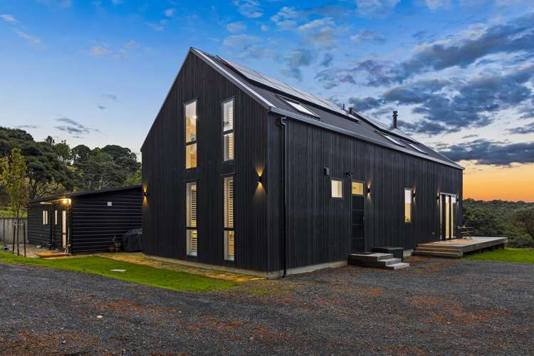 16 Long Road Waitakere_24