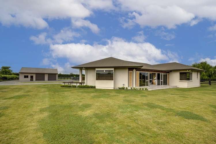 1316 Southland Road Longlands_2