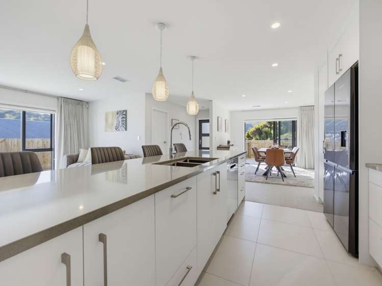 33 Farnworth Tce Churton Park_9