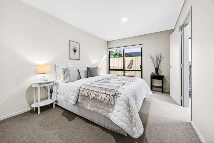 1/70B Carlisle Road Browns Bay_23