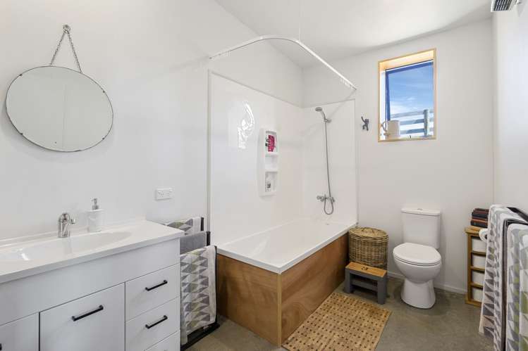 5645 West Coast Road Springfield_12