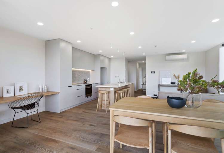 108/2 Grahame Breed Drive Three Kings_9