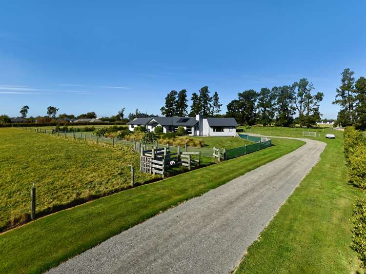 14d Mulholland Drive Darfield_24