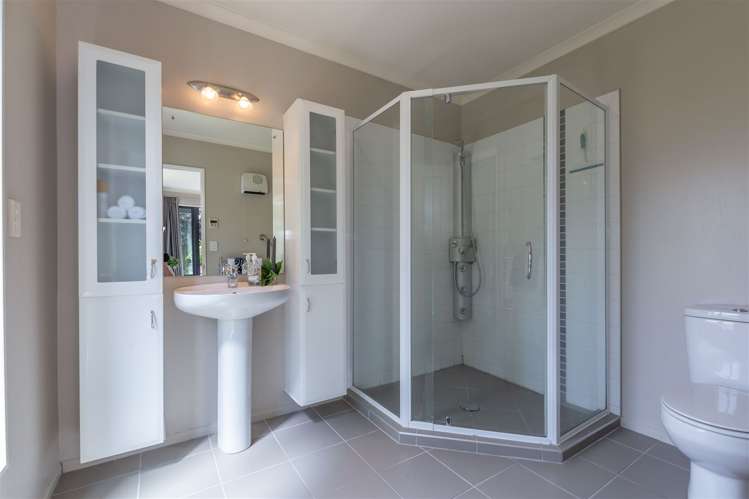1 Caroline Way Northwood_13