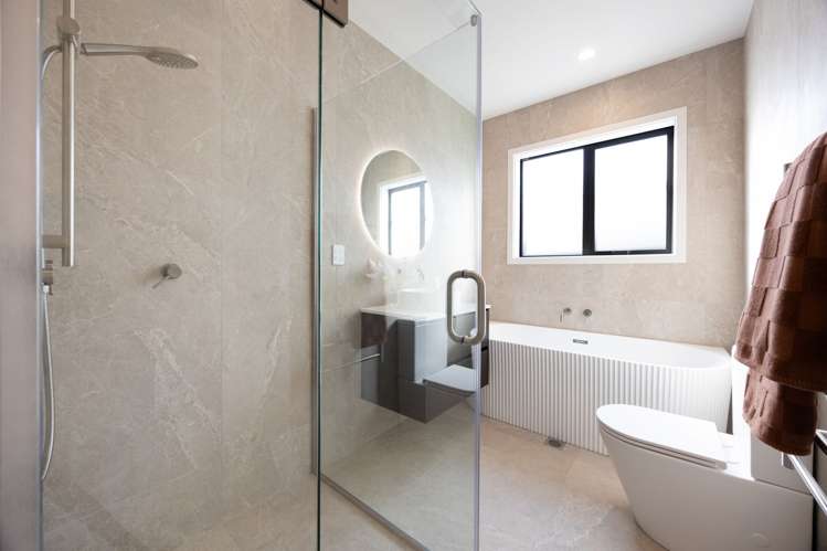 2/8 Lumino Terrace Peacocke_15