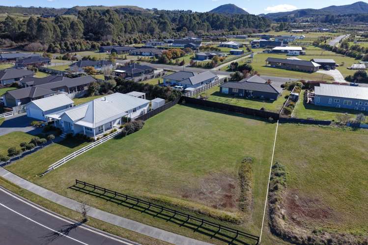 6 Pukatea Lane Kinloch_2