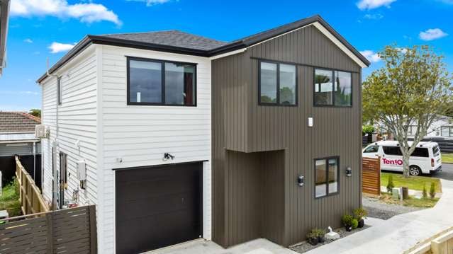 Freehold Stunner in Papatoetoe