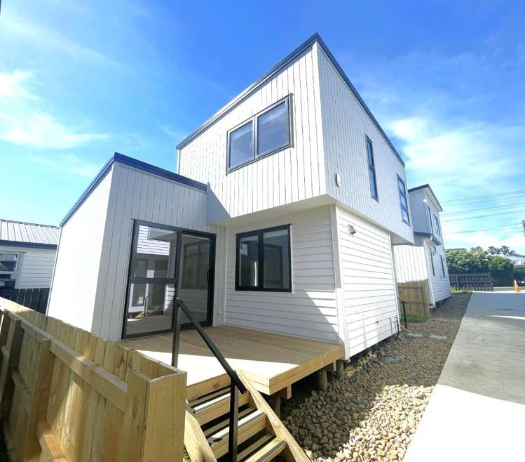 D/54 Royal View Road Te Atatu South_1