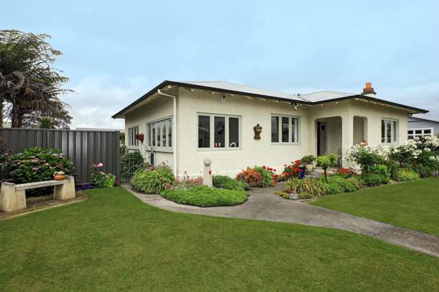 Charming Parkvale Location!