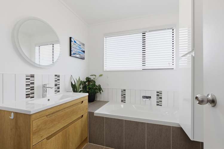 27 Sylvania Drive Matua_13