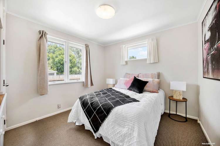 88 Cobham Crescent Kelston_2