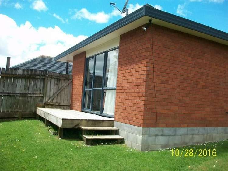 1/10 Netherlands Avenue Kelston_15