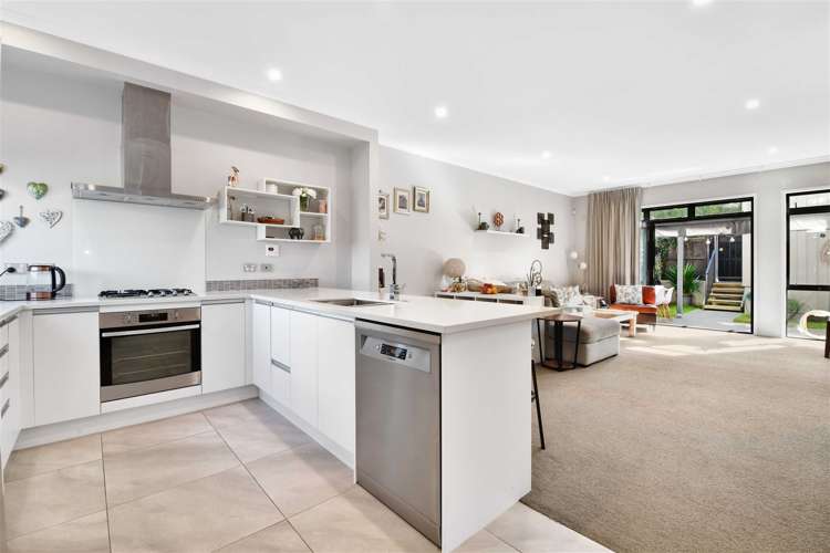 117 Bonair Crescent Silverdale_8